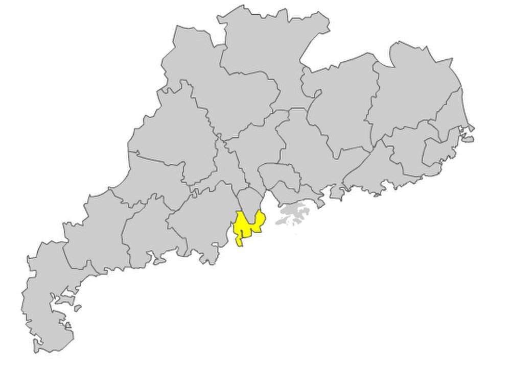 Map of highlighted southern coastal districts Map highlighting the southern coastal districts in yellow within a larger grey regional area, showing administrative boundaries.